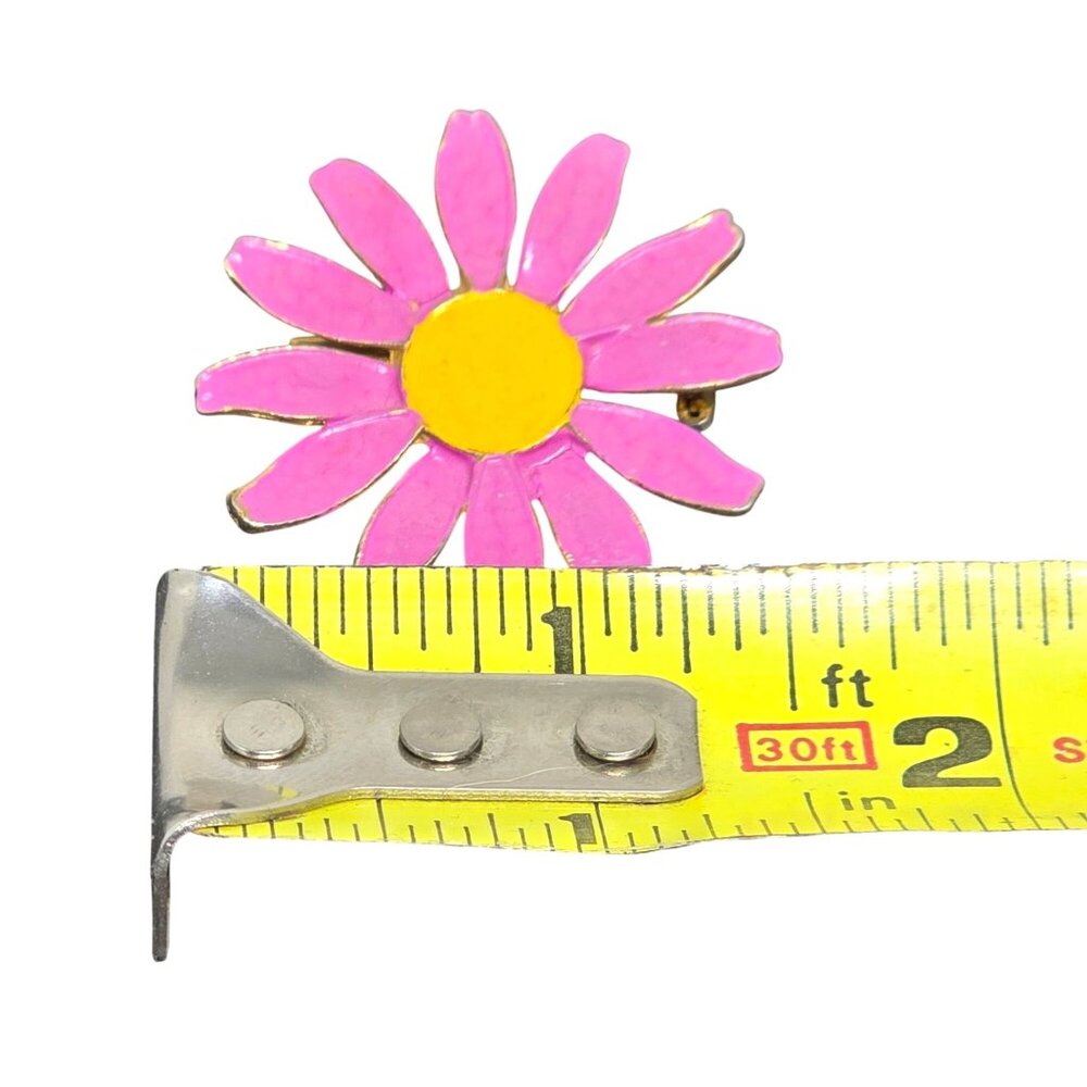 Pink & Yellow Enamel Daisy Flower Pin Brooch With Gold-Tone Metal Back - Picture 2 of 8